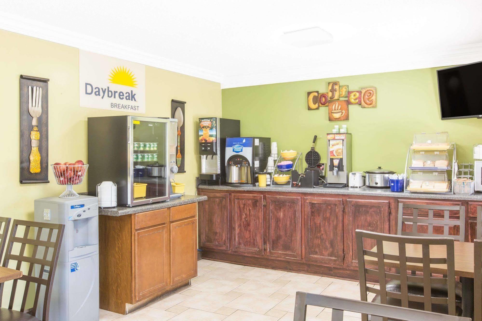 Days Inn By Wyndham Tupelo Dış mekan fotoğraf