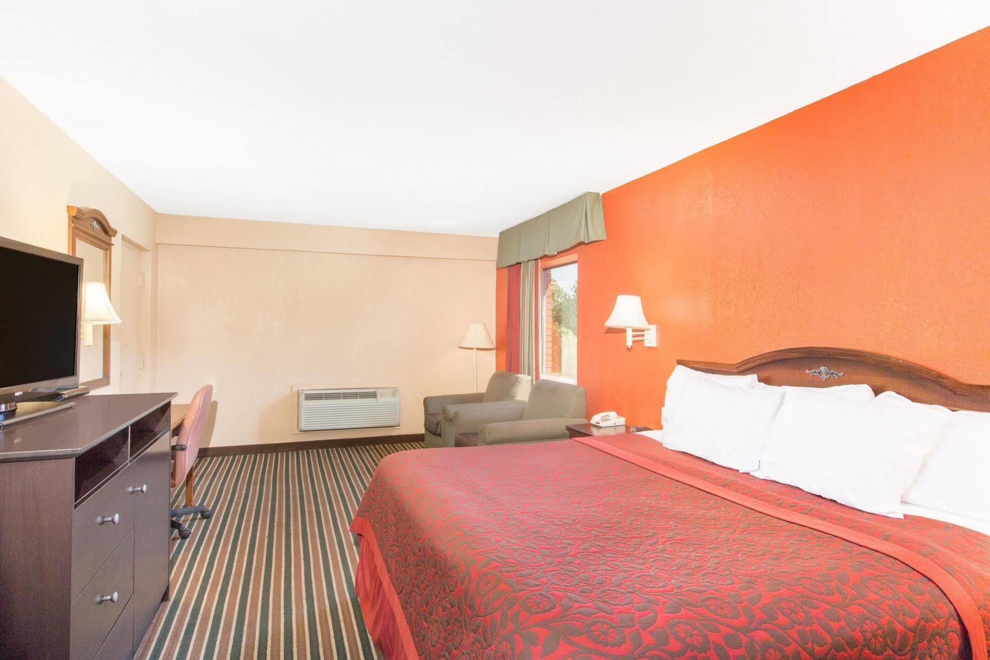 Days Inn By Wyndham Tupelo Dış mekan fotoğraf